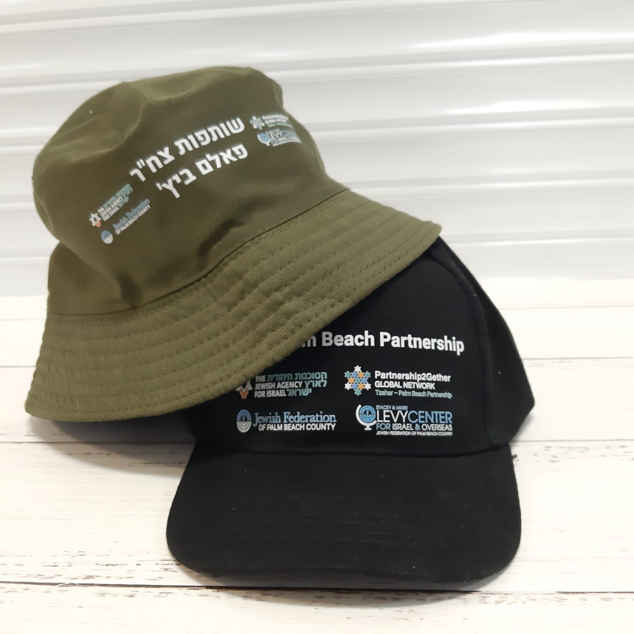 כובעי מצחיה וכובעי פטריה של הסוכנות היהודית