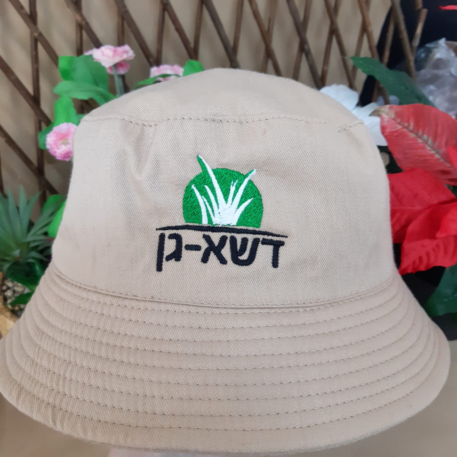 עיצוב והדפסת רקמה של כובע עבור דשא וגן