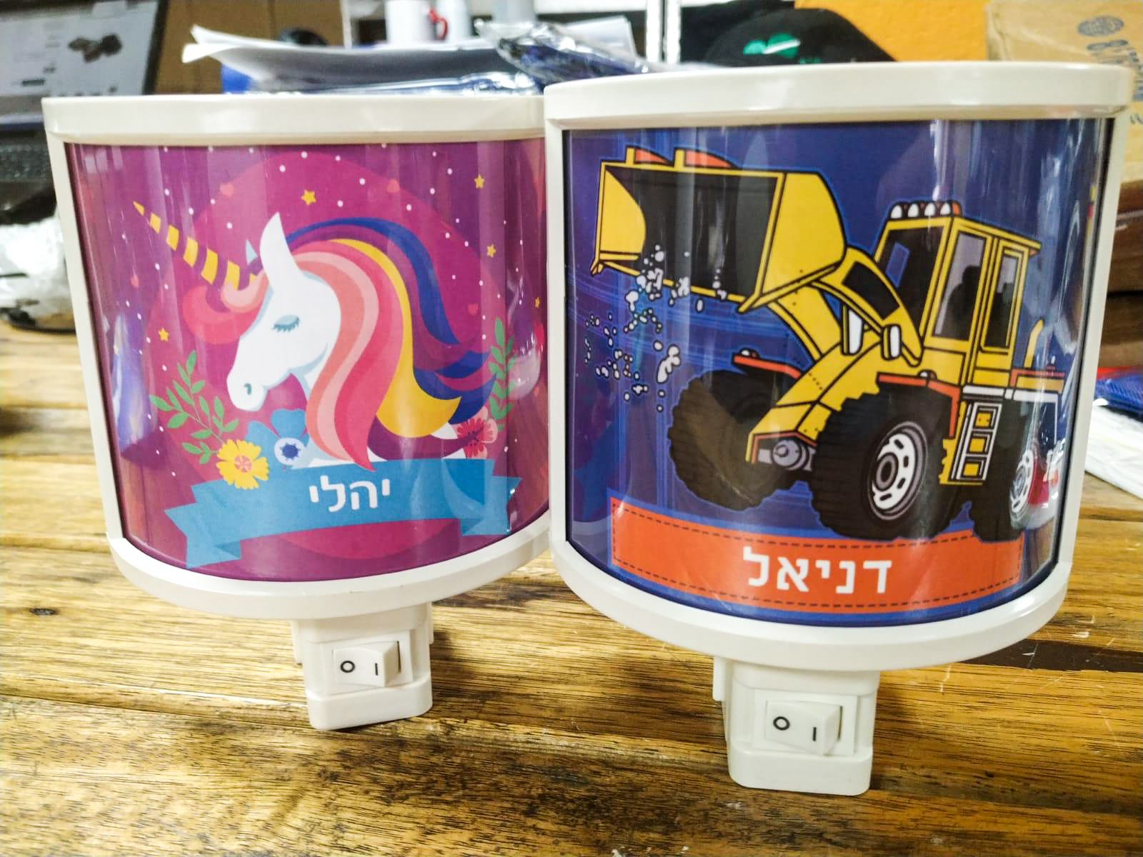 עיצוב אישי והדפסה על מנורות לילה לילדים