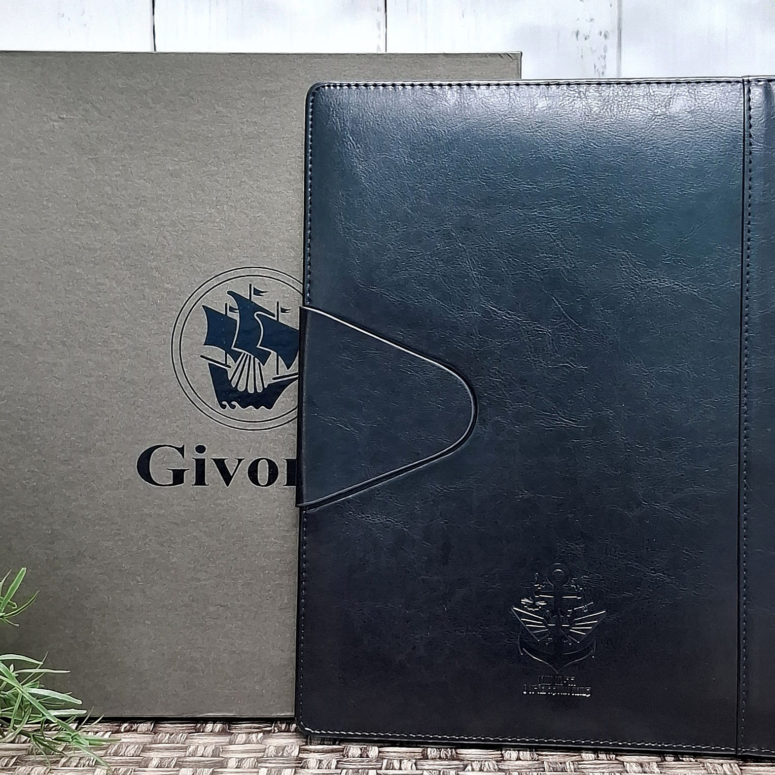 חריטה על מחברות יוקרתיות GIVONY