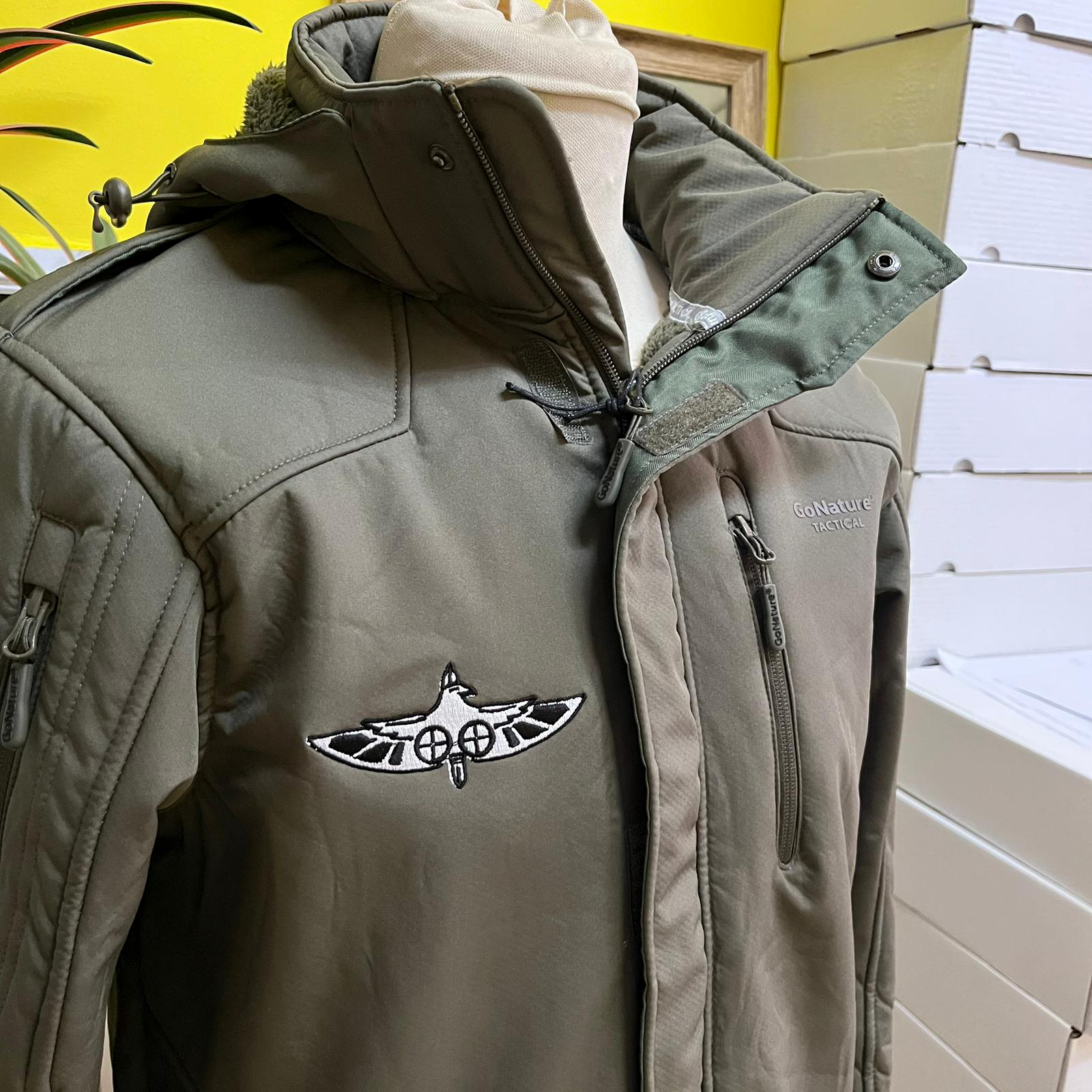 רקמה על מעיל טקטי גו נייצ'ר