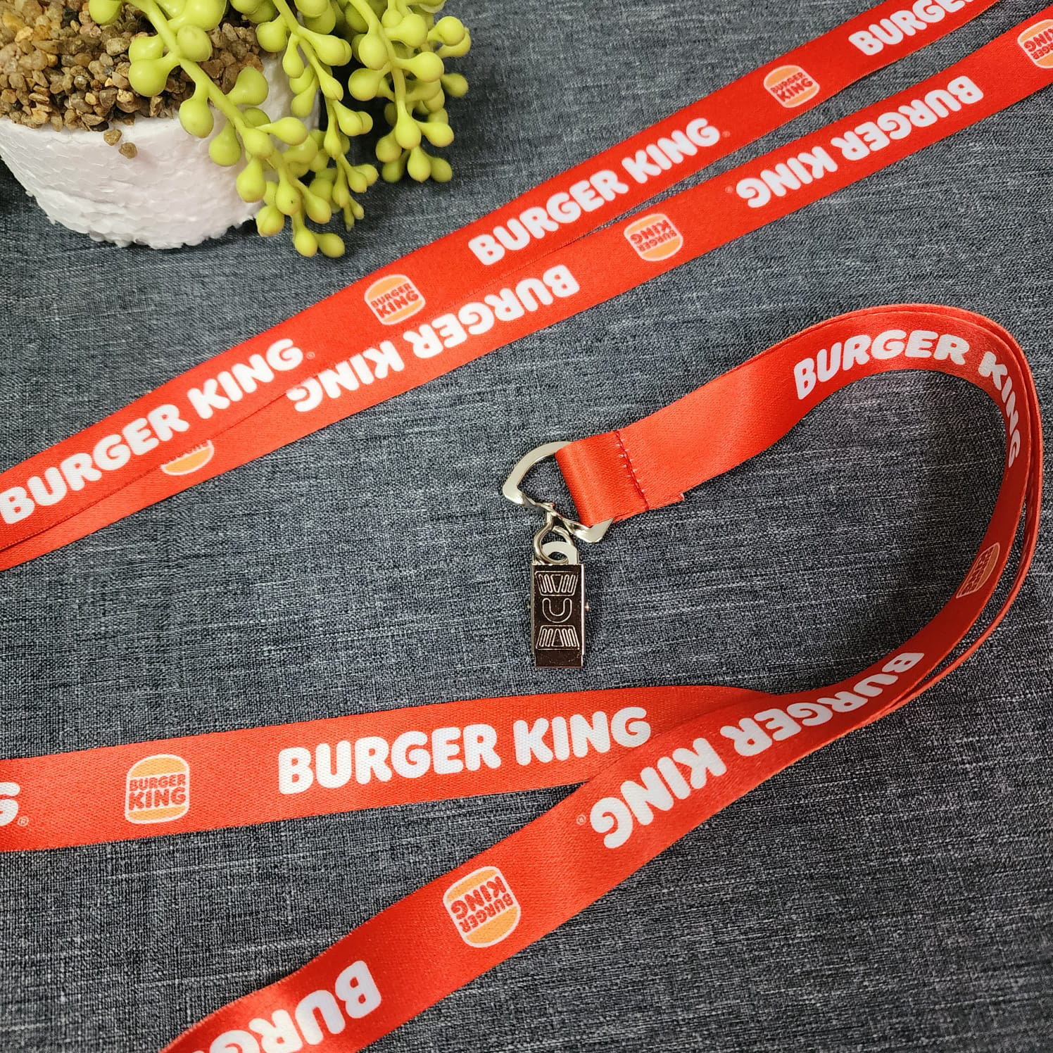 שרוך ממותג לצוואר בורגר קינג