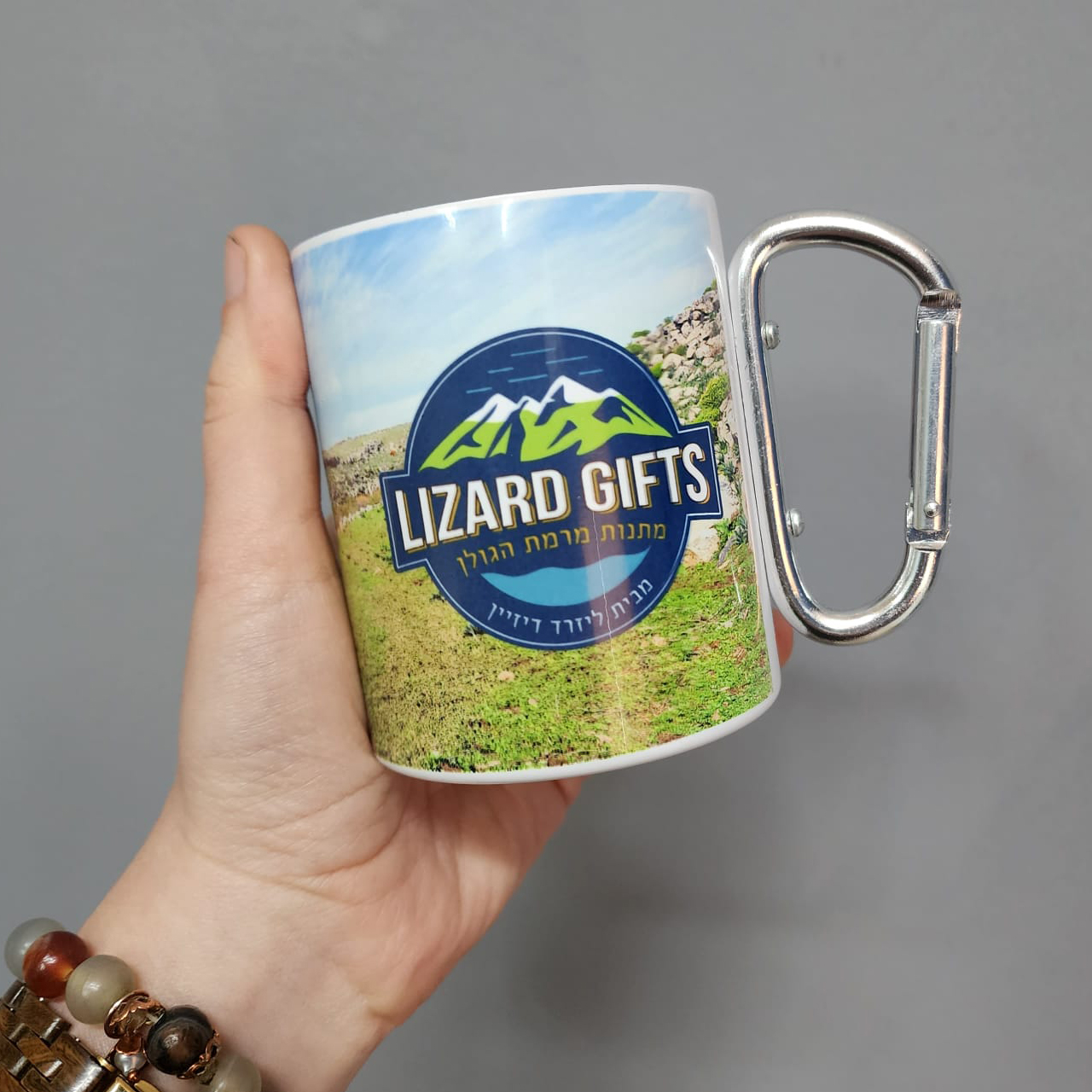 כוס שאקל לבנה עם הדפסה צבעונית ליזרד גיפטס