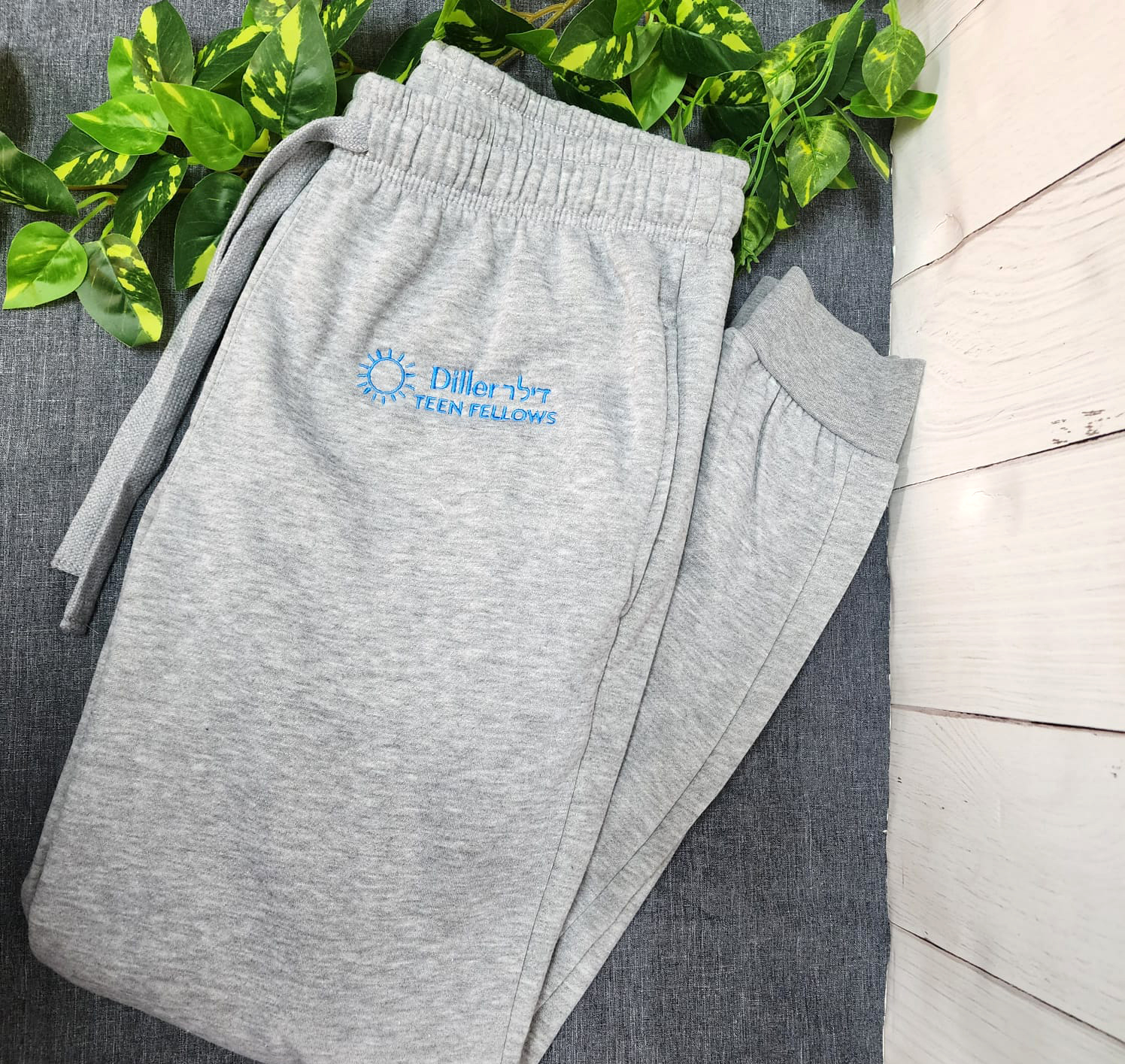 מכנסי פוטר עם רקמה