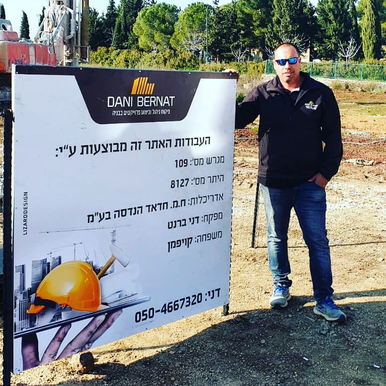 עיצוב והדפסת שלט אלוקובונד